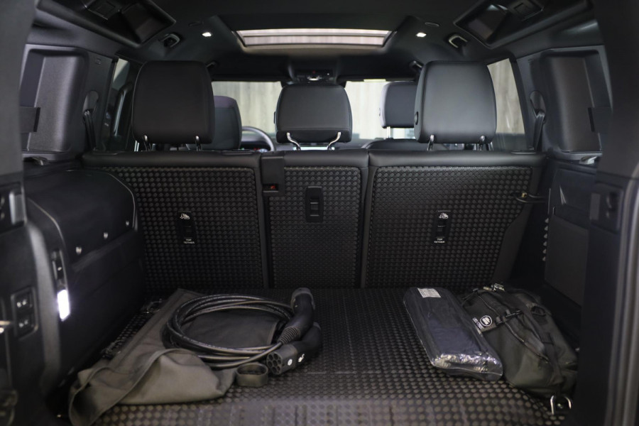 Land Rover Defender 110 2.0 P300e 110 X-Dynamic SE / Head Up / Memory / Elek Stoelen / Acc / Lane Assist / 360 Camera / Open Pano