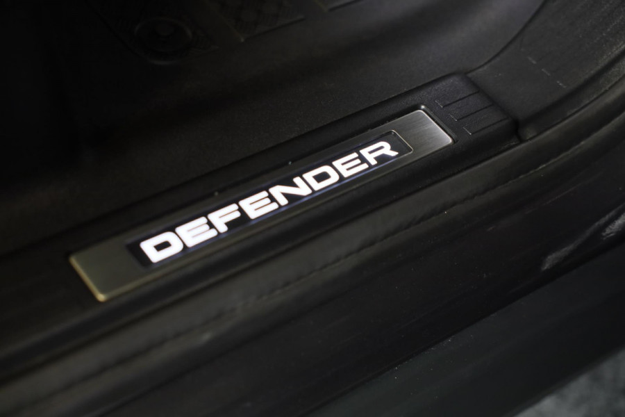Land Rover Defender 110 2.0 P300e 110 X-Dynamic SE / Head Up / Memory / Elek Stoelen / Acc / Lane Assist / 360 Camera / Open Pano