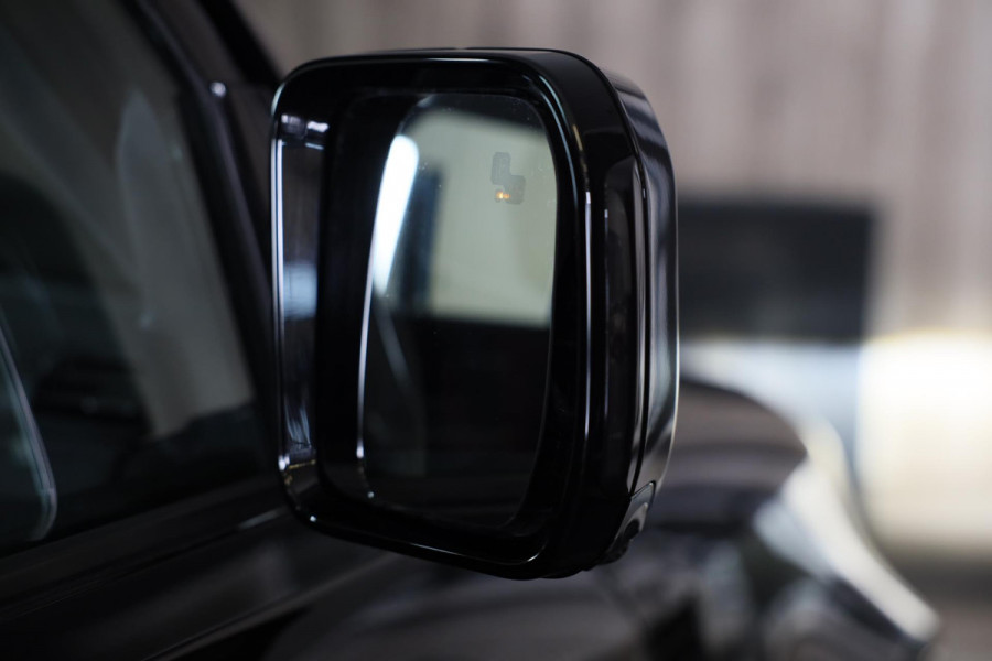 Land Rover Defender 110 2.0 P300e 110 X-Dynamic SE / Head Up / Memory / Elek Stoelen / Acc / Lane Assist / 360 Camera / Open Pano