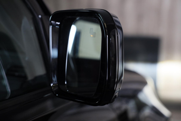 Land Rover Defender 110 2.0 P300e 110 X-Dynamic SE / Head Up / Memory / Elek Stoelen / Acc / Lane Assist / 360 Camera / Open Pano