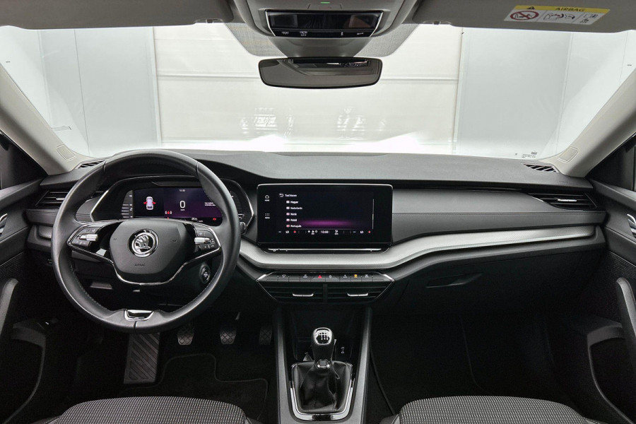 Škoda Octavia Combi 1.0 TSI Ambition Business (TREKHAAK ELEKT. INKLAPBAAR, STUURVERWARMING, PDC, CARPLAY, GOED ONDERHOUDEN)