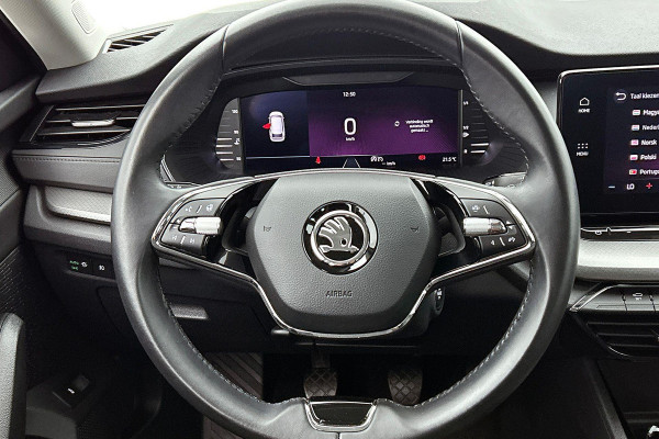 Škoda Octavia Combi 1.0 TSI Ambition Business (TREKHAAK ELEKT. INKLAPBAAR, STUURVERWARMING, PDC, CARPLAY, GOED ONDERHOUDEN)