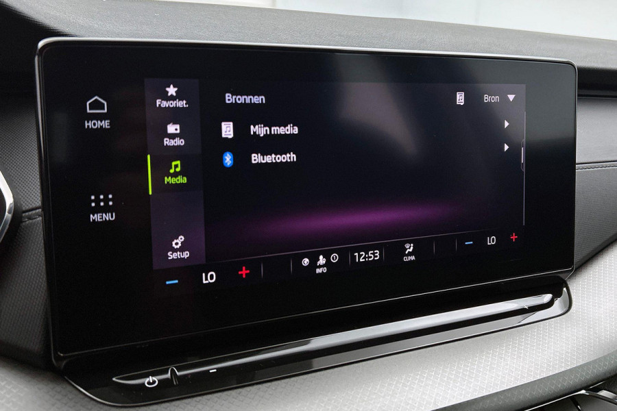 Škoda Octavia Combi 1.0 TSI Ambition Business (TREKHAAK ELEKT. INKLAPBAAR, STUURVERWARMING, PDC, CARPLAY, GOED ONDERHOUDEN)