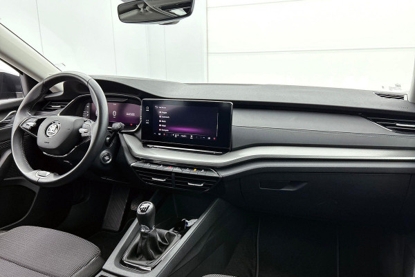 Škoda Octavia Combi 1.0 TSI Ambition Business (TREKHAAK ELEKT. INKLAPBAAR, STUURVERWARMING, PDC, CARPLAY, GOED ONDERHOUDEN)
