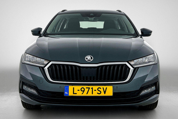 Škoda Octavia Combi 1.0 TSI Ambition Business (TREKHAAK ELEKT. INKLAPBAAR, STUURVERWARMING, PDC, CARPLAY, GOED ONDERHOUDEN)