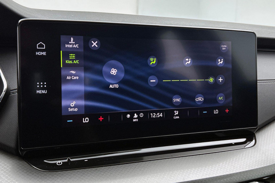 Škoda Octavia Combi 1.0 TSI Ambition Business (TREKHAAK ELEKT. INKLAPBAAR, STUURVERWARMING, PDC, CARPLAY, GOED ONDERHOUDEN)