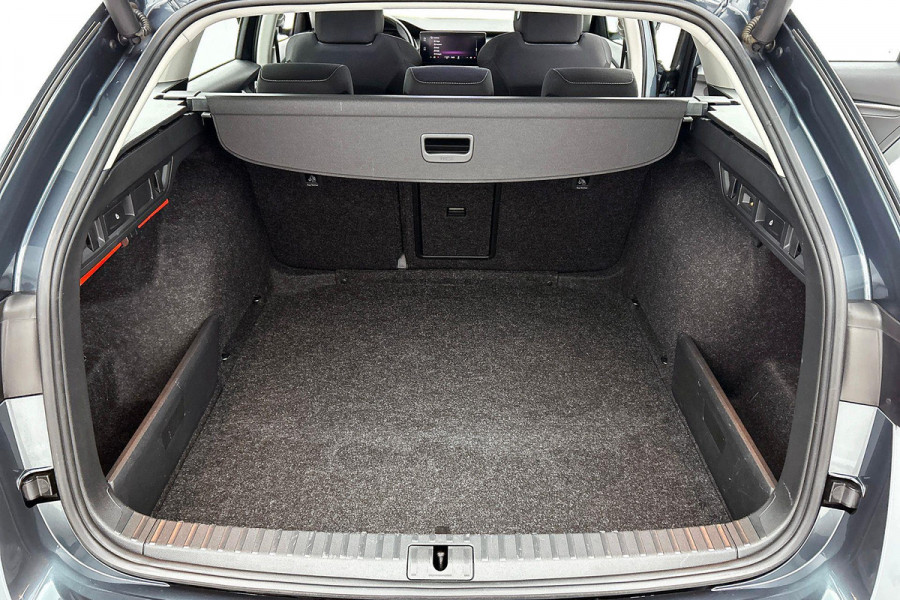 Škoda Octavia Combi 1.0 TSI Ambition Business (TREKHAAK ELEKT. INKLAPBAAR, STUURVERWARMING, PDC, CARPLAY, GOED ONDERHOUDEN)