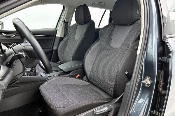 Škoda Octavia Combi 1.0 TSI Ambition Business (TREKHAAK ELEKT. INKLAPBAAR, STUURVERWARMING, PDC, CARPLAY, GOED ONDERHOUDEN)