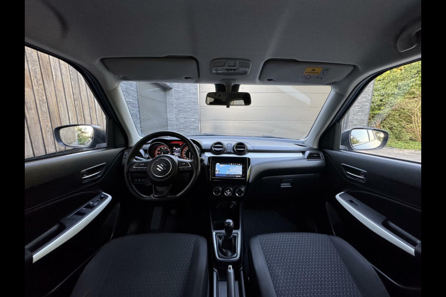 Suzuki Swift 1.0 Stijl Smart Hybrid Navigatiesysteem | LED | Stoelverwarming voor | Getint glas | Achteruitrijcamera | Adaptieve cruise contr