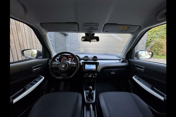 Suzuki Swift 1.0 Stijl Smart Hybrid Navigatiesysteem | LED | Stoelverwarming voor | Getint glas | Achteruitrijcamera | Adaptieve cruise contr