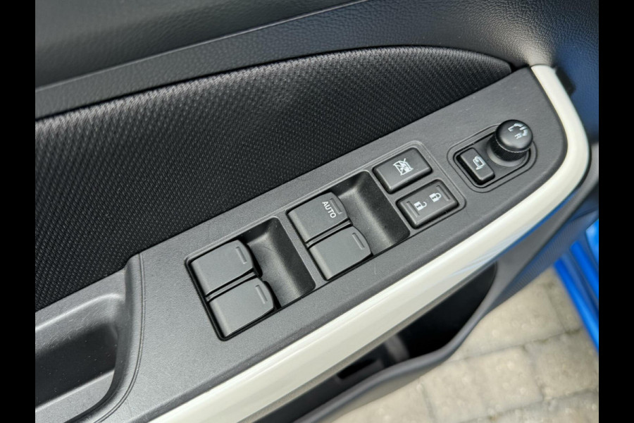 Suzuki Swift 1.0 Stijl Smart Hybrid Navigatiesysteem | LED | Stoelverwarming voor | Getint glas | Achteruitrijcamera | Adaptieve cruise contr