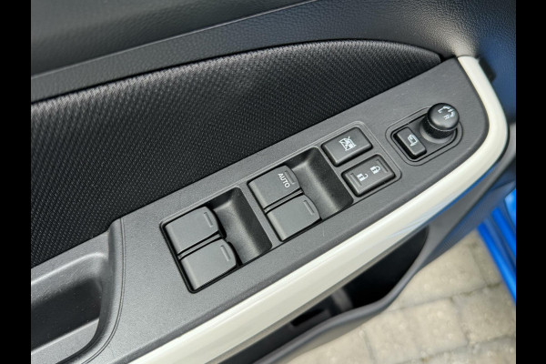Suzuki Swift 1.0 Stijl Smart Hybrid Navigatiesysteem | LED | Stoelverwarming voor | Getint glas | Achteruitrijcamera | Adaptieve cruise contr