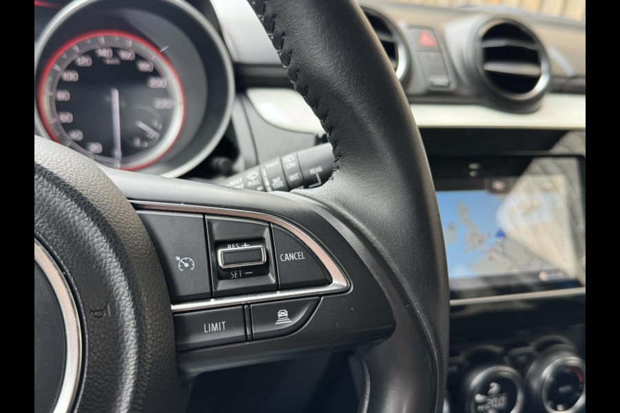 Suzuki Swift 1.0 Stijl Smart Hybrid Navigatiesysteem | LED | Stoelverwarming voor | Getint glas | Achteruitrijcamera | Adaptieve cruise contr