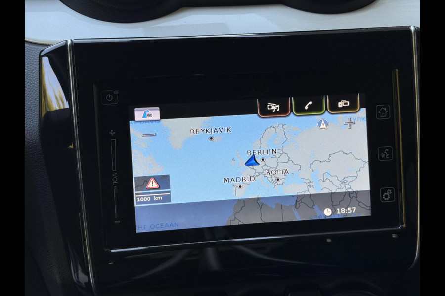 Suzuki Swift 1.0 Stijl Smart Hybrid Navigatiesysteem | LED | Stoelverwarming voor | Getint glas | Achteruitrijcamera | Adaptieve cruise contr