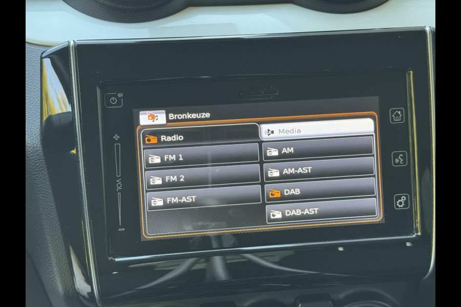 Suzuki Swift 1.0 Stijl Smart Hybrid Navigatiesysteem | LED | Stoelverwarming voor | Getint glas | Achteruitrijcamera | Adaptieve cruise contr