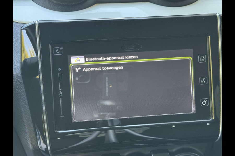 Suzuki Swift 1.0 Stijl Smart Hybrid Navigatiesysteem | LED | Stoelverwarming voor | Getint glas | Achteruitrijcamera | Adaptieve cruise contr