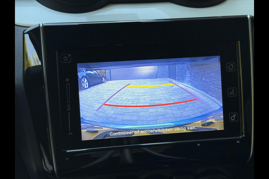 Suzuki Swift 1.0 Stijl Smart Hybrid Navigatiesysteem | LED | Stoelverwarming voor | Getint glas | Achteruitrijcamera | Adaptieve cruise contr