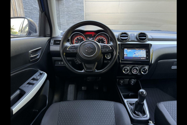 Suzuki Swift 1.0 Stijl Smart Hybrid Navigatiesysteem | LED | Stoelverwarming voor | Getint glas | Achteruitrijcamera | Adaptieve cruise contr