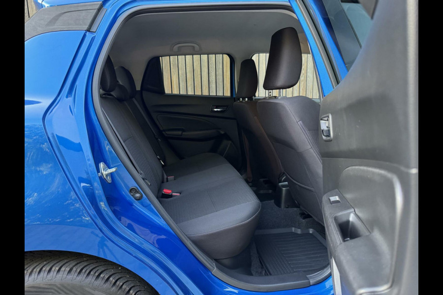Suzuki Swift 1.0 Stijl Smart Hybrid Navigatiesysteem | LED | Stoelverwarming voor | Getint glas | Achteruitrijcamera | Adaptieve cruise contr