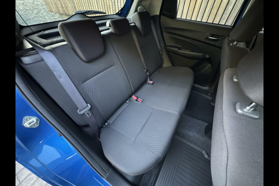 Suzuki Swift 1.0 Stijl Smart Hybrid Navigatiesysteem | LED | Stoelverwarming voor | Getint glas | Achteruitrijcamera | Adaptieve cruise contr