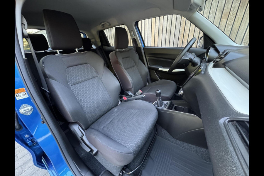 Suzuki Swift 1.0 Stijl Smart Hybrid Navigatiesysteem | LED | Stoelverwarming voor | Getint glas | Achteruitrijcamera | Adaptieve cruise contr