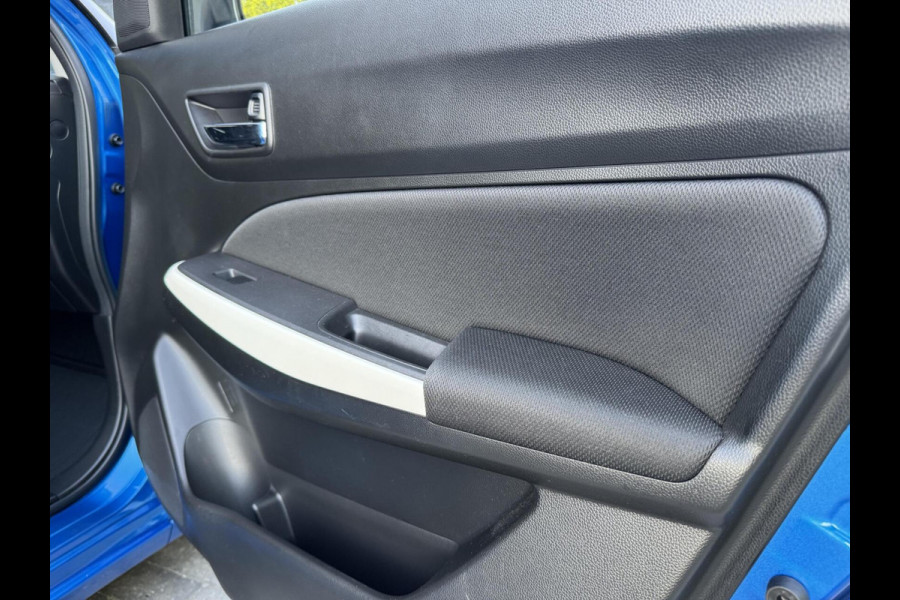 Suzuki Swift 1.0 Stijl Smart Hybrid Navigatiesysteem | LED | Stoelverwarming voor | Getint glas | Achteruitrijcamera | Adaptieve cruise contr