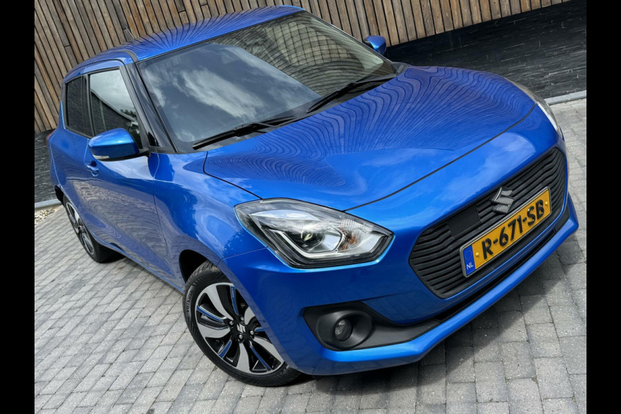 Suzuki Swift 1.0 Stijl Smart Hybrid Navigatiesysteem | LED | Stoelverwarming voor | Getint glas | Achteruitrijcamera | Adaptieve cruise contr