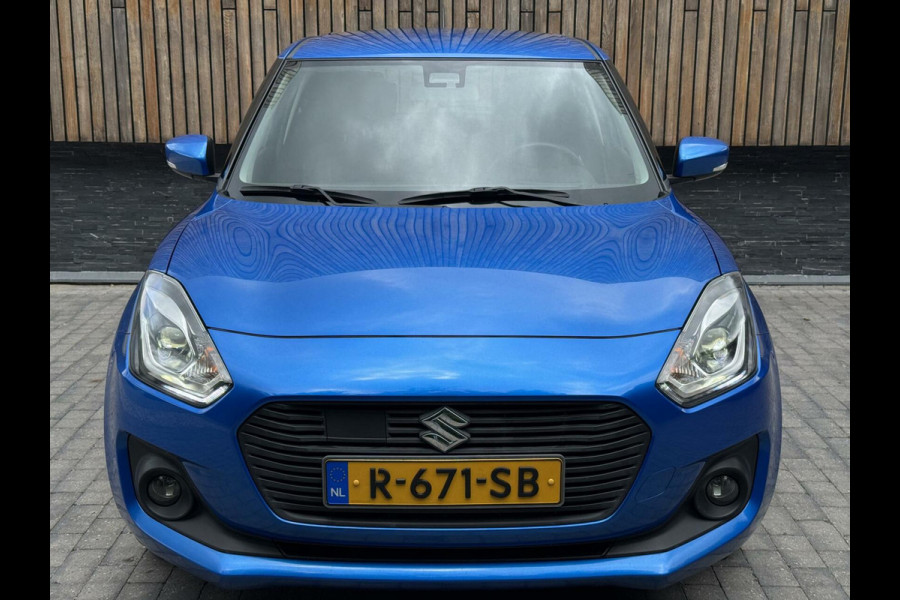 Suzuki Swift 1.0 Stijl Smart Hybrid Navigatiesysteem | LED | Stoelverwarming voor | Getint glas | Achteruitrijcamera | Adaptieve cruise contr