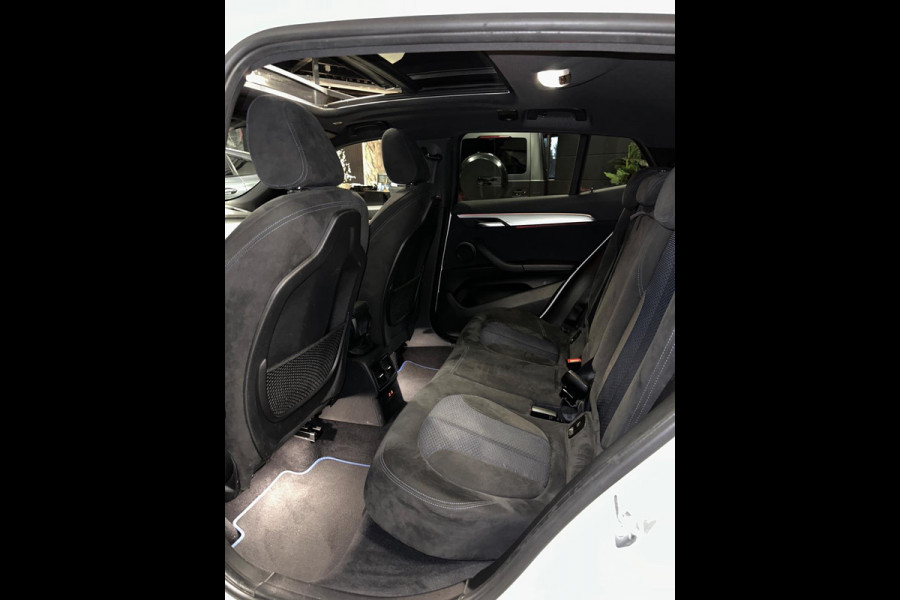 BMW X2 SDrive18i|M Pakket|PANO|BOMVOL!