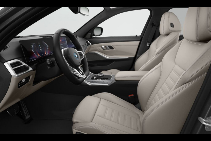 BMW 3 Serie Touring 330e xDrive M-Sport - Pano - Driving Ass Prof - Trekhaak - Head-up