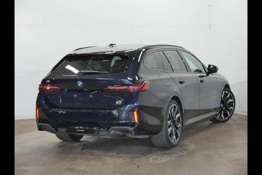 BMW i5 Touring eDrive40 M-Sport Pro - Onderstel Prof - Bowers & Wilkins - Trekhaak - Pano