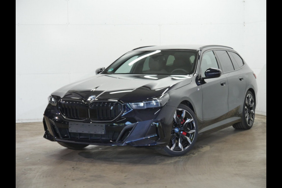 BMW i5 Touring eDrive40 M-Sport Pro - Onderstel Prof - Bowers & Wilkins - Trekhaak - Pano