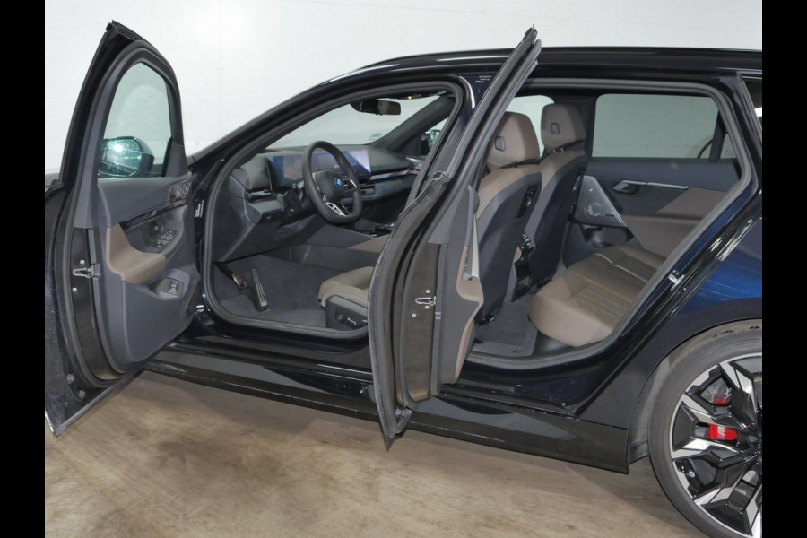 BMW i5 Touring eDrive40 M-Sport Pro - Onderstel Prof - Bowers & Wilkins - Trekhaak - Pano