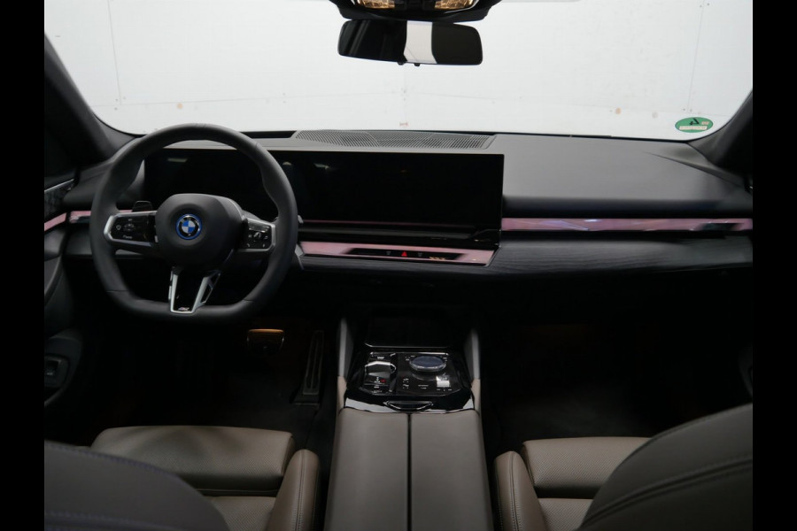 BMW i5 Touring eDrive40 M-Sport Pro - Onderstel Prof - Bowers & Wilkins - Trekhaak - Pano