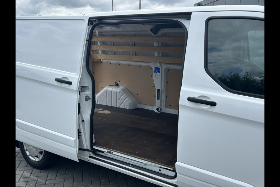 Ford Transit Custom Trend 2.0 TDCI 131 PK / L2H1 / AIRCO / CRUISE / NAVI / TREKHAAK / 3 - ZITS / CAMERA
