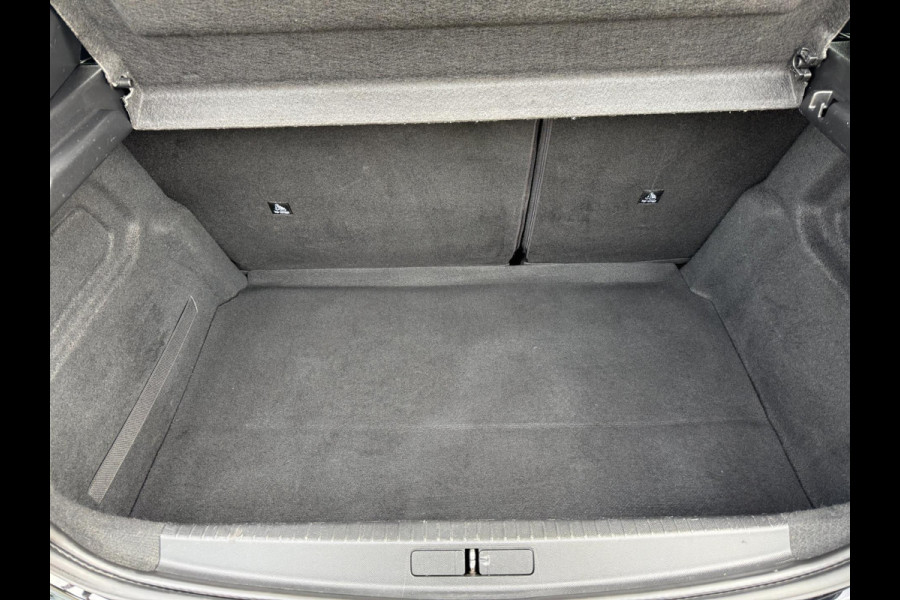 Peugeot 208 1.2 PureTech Blue Lease Allure HALF LEDER NIEUWE DISTRIBUTIERIEM