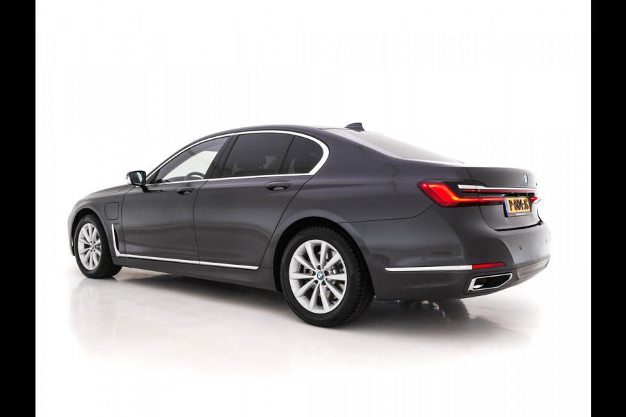 BMW 7 Serie 745e High Executive (INCL-BTW) *LASER-LED | EXCLUSIV-NAPPA-LEATHER | HEAD-UP | SOFT-CLOSE | BLIND-SPOT | MEMORY-PACK | DIGI-COCKPIT | KEYLESS | DAB+ | CAMERA | COMFORT-SEATS | AMBIENT-LIGHT | DAB | CARPLAY | 18"