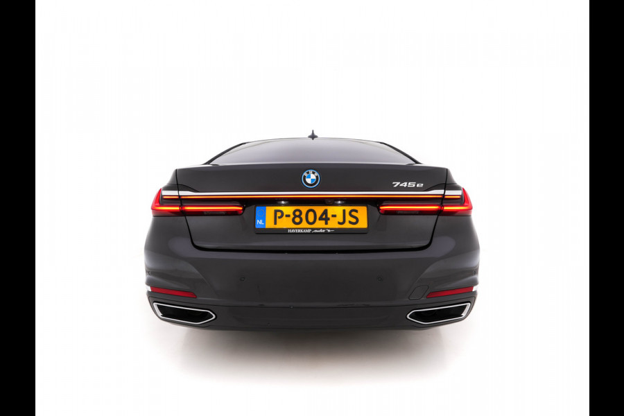 BMW 7 Serie 745e High Executive (INCL-BTW) *LASER-LED | EXCLUSIV-NAPPA-LEATHER | HEAD-UP | SOFT-CLOSE | BLIND-SPOT | MEMORY-PACK | DIGI-COCKPIT | KEYLESS | DAB+ | CAMERA | COMFORT-SEATS | AMBIENT-LIGHT | DAB | CARPLAY | 18"