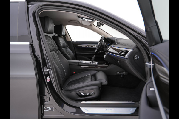 BMW 7 Serie 745e High Executive (INCL-BTW) *LASER-LED | EXCLUSIV-NAPPA-LEATHER | HEAD-UP | SOFT-CLOSE | BLIND-SPOT | MEMORY-PACK | DIGI-COCKPIT | KEYLESS | DAB+ | CAMERA | COMFORT-SEATS | AMBIENT-LIGHT | DAB | CARPLAY | 18"