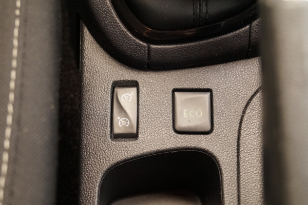 Renault Clio Estate 0.9 TCe 90pk Limited -NAVI-AIRCO-LED-