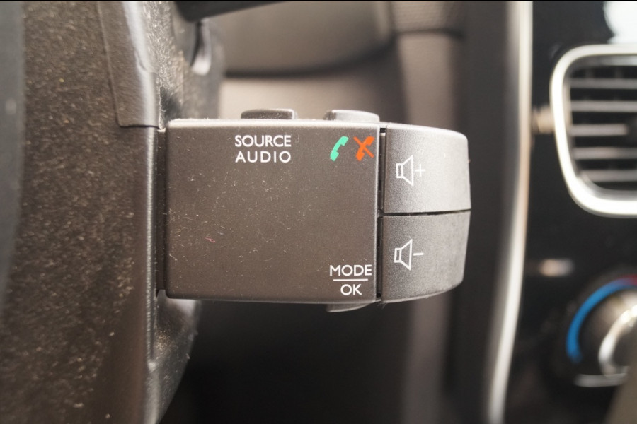 Renault Clio Estate 0.9 TCe 90pk Limited -NAVI-AIRCO-LED-