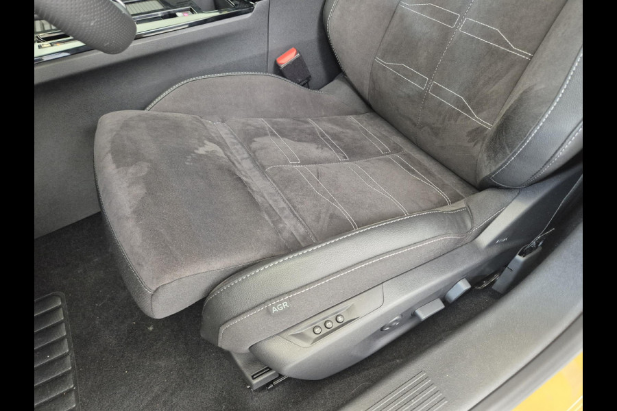 Opel Astra 1.2 Turbo Hybrid Ultimate Automaat | Head-up Display | Panoramisch Schuif/Kanteldak | Navigatie | Keyless Entry | AGR Comfortstoelen |