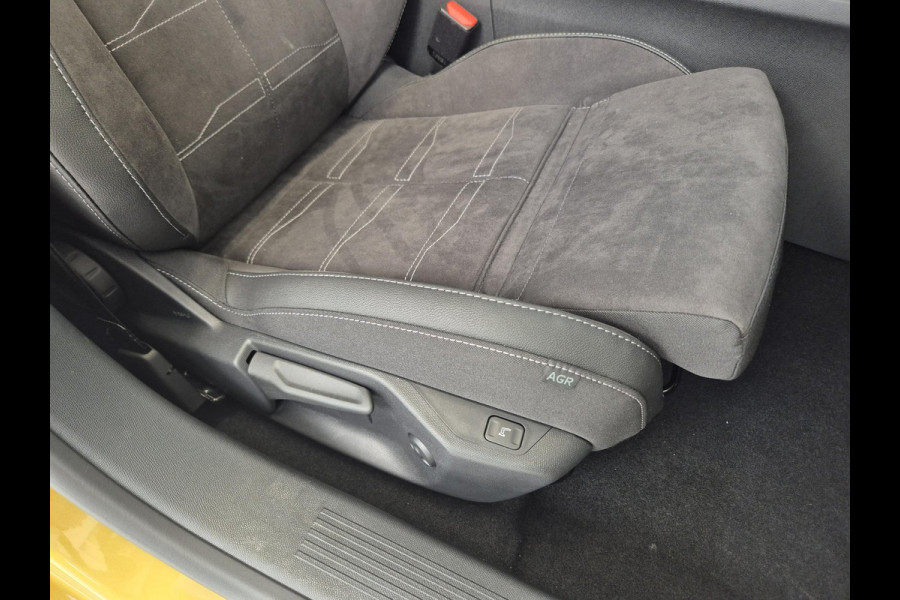 Opel Astra 1.2 Turbo Hybrid Ultimate Automaat | Head-up Display | Panoramisch Schuif/Kanteldak | Navigatie | Keyless Entry | AGR Comfortstoelen |