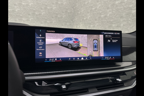 BMW X5 50e M-Sport Pro | 360 Camera | ACC | Panorama | Carbon | Head-Up | Trekhaak | Harman-Kardon | Memory | 22 inch | Comfortstoelen | Stoelverwarming V+A | Keyless-Entry | M-Gordels | Iconic-Glow | Stuurverwarming | ISO-Glas | Luchtvering | Zonwering | Carplay |