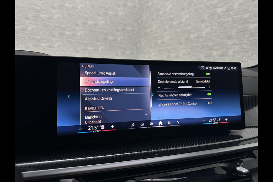 BMW X5 50e M-Sport Pro | 360 Camera | ACC | Panorama | Carbon | Head-Up | Trekhaak | Harman-Kardon | Memory | 22 inch | Comfortstoelen | Stoelverwarming V+A | Keyless-Entry | M-Gordels | Iconic-Glow | Stuurverwarming | ISO-Glas | Luchtvering | Zonwering | Carplay |