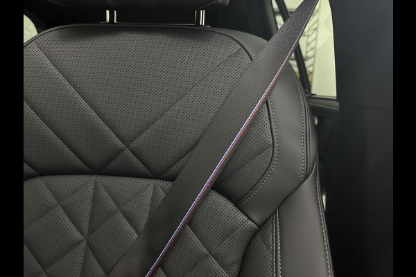 BMW X5 50e M-Sport Pro | 360 Camera | ACC | Panorama | Carbon | Head-Up | Trekhaak | Harman-Kardon | Memory | 22 inch | Comfortstoelen | Stoelverwarming V+A | Keyless-Entry | M-Gordels | Iconic-Glow | Stuurverwarming | ISO-Glas | Luchtvering | Zonwering | Carplay |