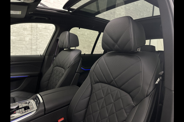 BMW X5 50e M-Sport Pro | 360 Camera | ACC | Panorama | Carbon | Head-Up | Trekhaak | Harman-Kardon | Memory | 22 inch | Comfortstoelen | Stoelverwarming V+A | Keyless-Entry | M-Gordels | Iconic-Glow | Stuurverwarming | ISO-Glas | Luchtvering | Zonwering | Carplay |