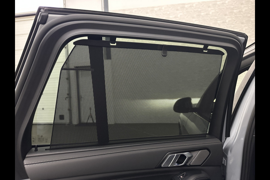 BMW X5 50e M-Sport Pro | 360 Camera | ACC | Panorama | Carbon | Head-Up | Trekhaak | Harman-Kardon | Memory | 22 inch | Comfortstoelen | Stoelverwarming V+A | Keyless-Entry | M-Gordels | Iconic-Glow | Stuurverwarming | ISO-Glas | Luchtvering | Zonwering | Carplay |