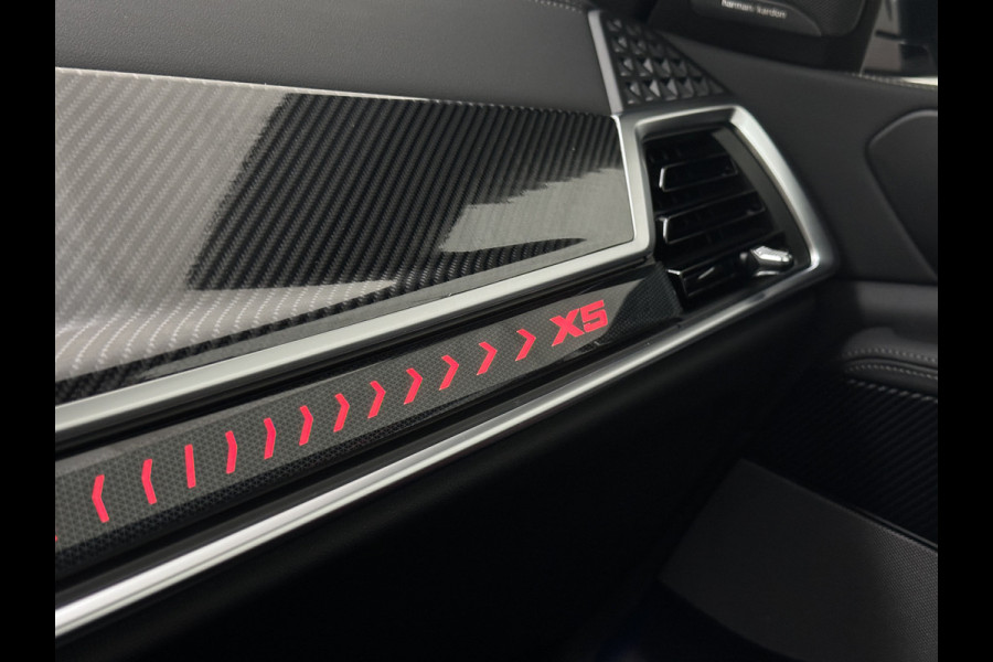 BMW X5 50e M-Sport Pro | 360 Camera | ACC | Panorama | Carbon | Head-Up | Trekhaak | Harman-Kardon | Memory | 22 inch | Comfortstoelen | Stoelverwarming V+A | Keyless-Entry | M-Gordels | Iconic-Glow | Stuurverwarming | ISO-Glas | Luchtvering | Zonwering | Carplay |