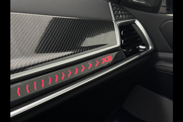 BMW X5 50e M-Sport Pro | 360 Camera | ACC | Panorama | Carbon | Head-Up | Trekhaak | Harman-Kardon | Memory | 22 inch | Comfortstoelen | Stoelverwarming V+A | Keyless-Entry | M-Gordels | Iconic-Glow | Stuurverwarming | ISO-Glas | Luchtvering | Zonwering | Carplay |